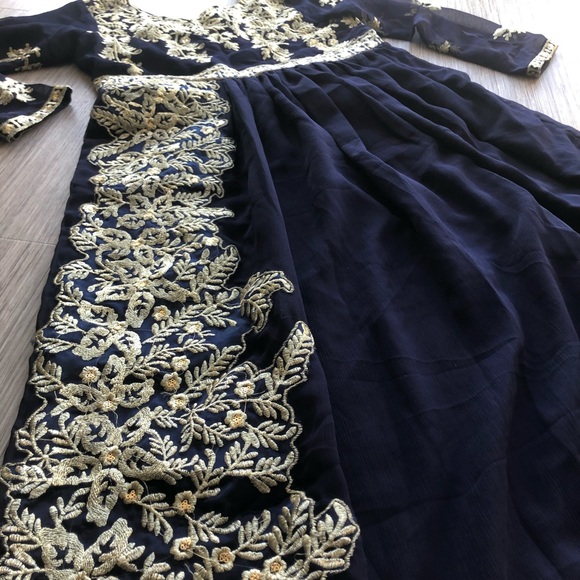 EMBELLISHED INDIAN DRESS - Picture 2 of 5